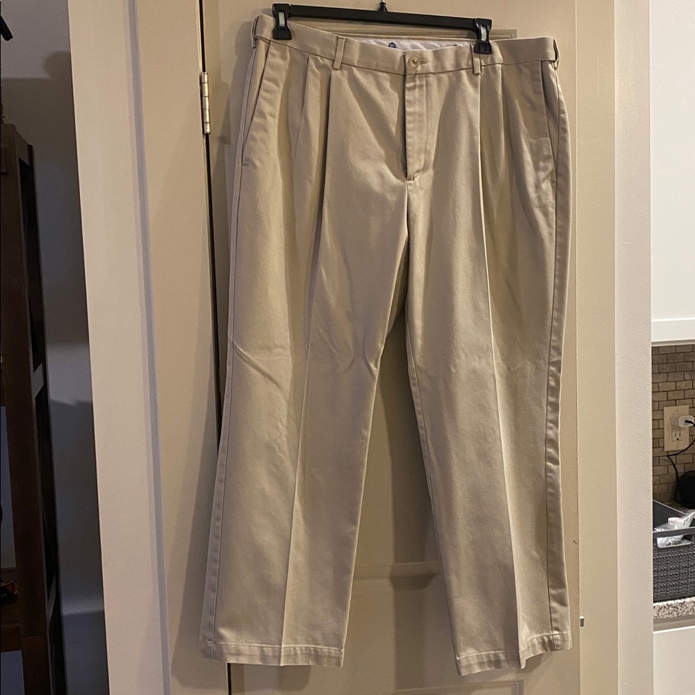 Haggar Classic Fit Khaki Trousers